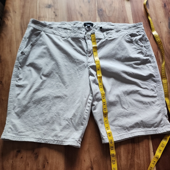 Reitmans cotton mid-rise chino short, plus size 22 - Picture 8 of 10